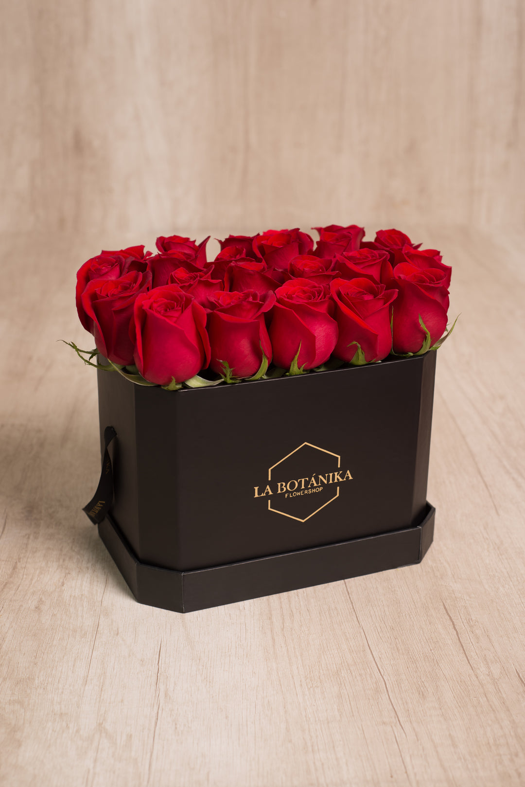 Love Box negra 22 rosas rojas