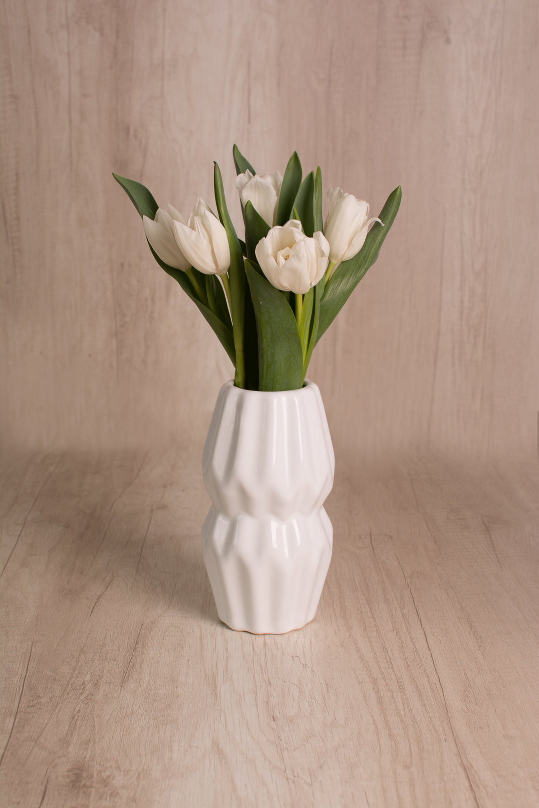 Simone Blanco con Tulipanes blancos
