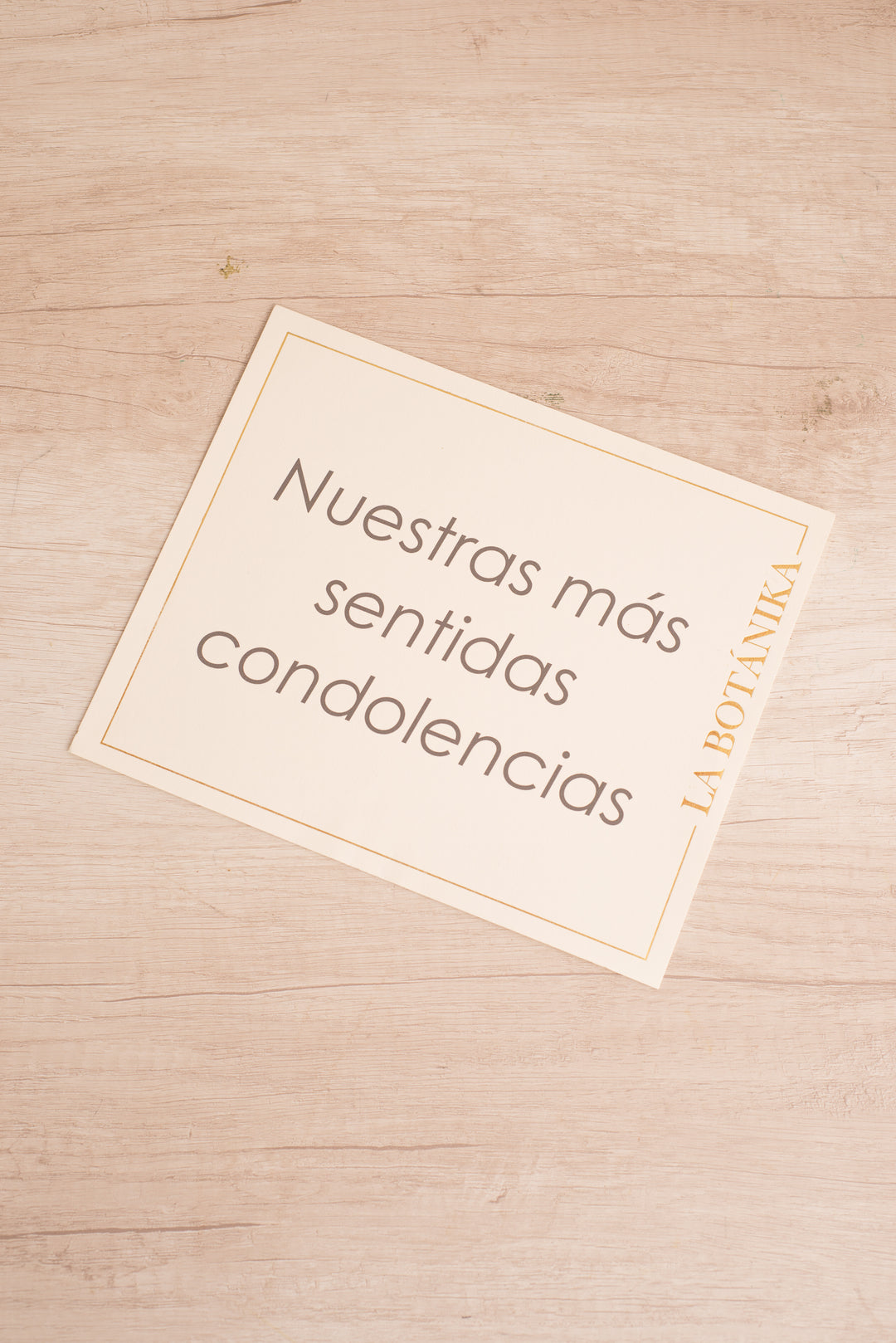 Corona Fúnebre Serena con Pedestal