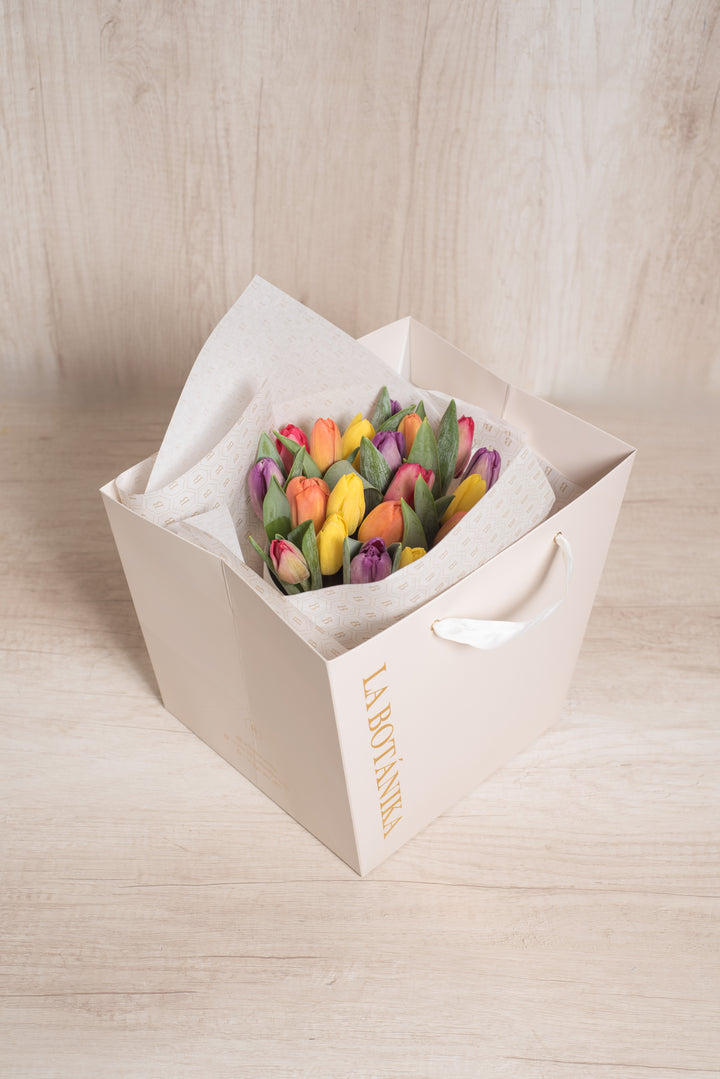 Round Box Blanca Mix 20 Tulipanes