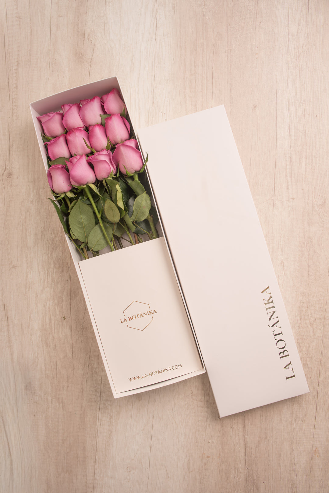 Classic Box Ivory 12 Rosas
