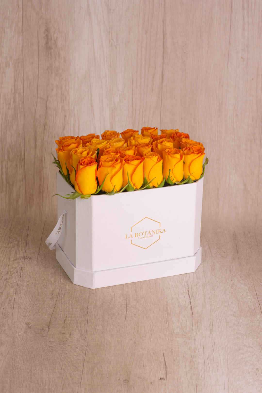 Love Box blanca 22 rosas Amarillas