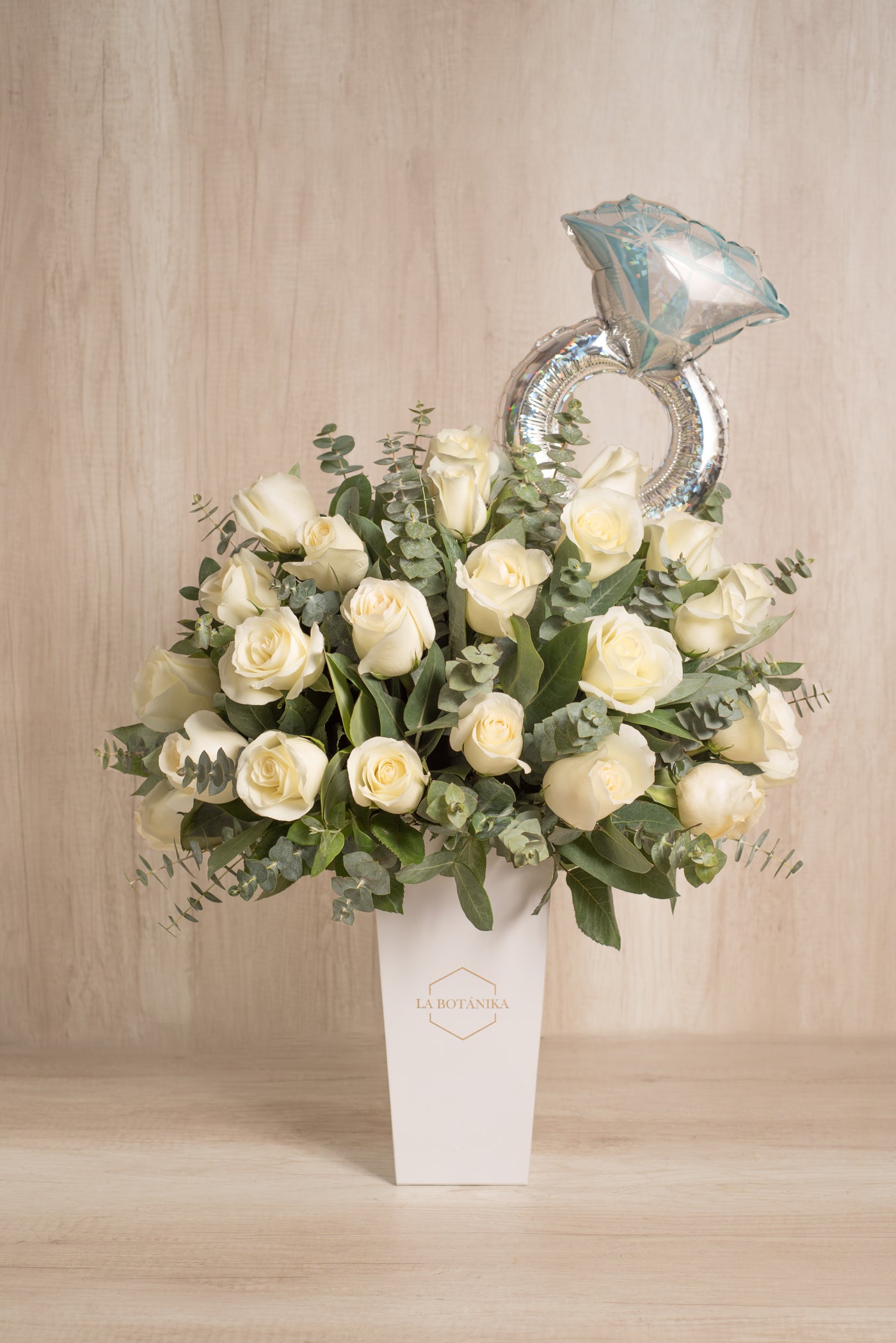 Tall Box 50 rosas blancas