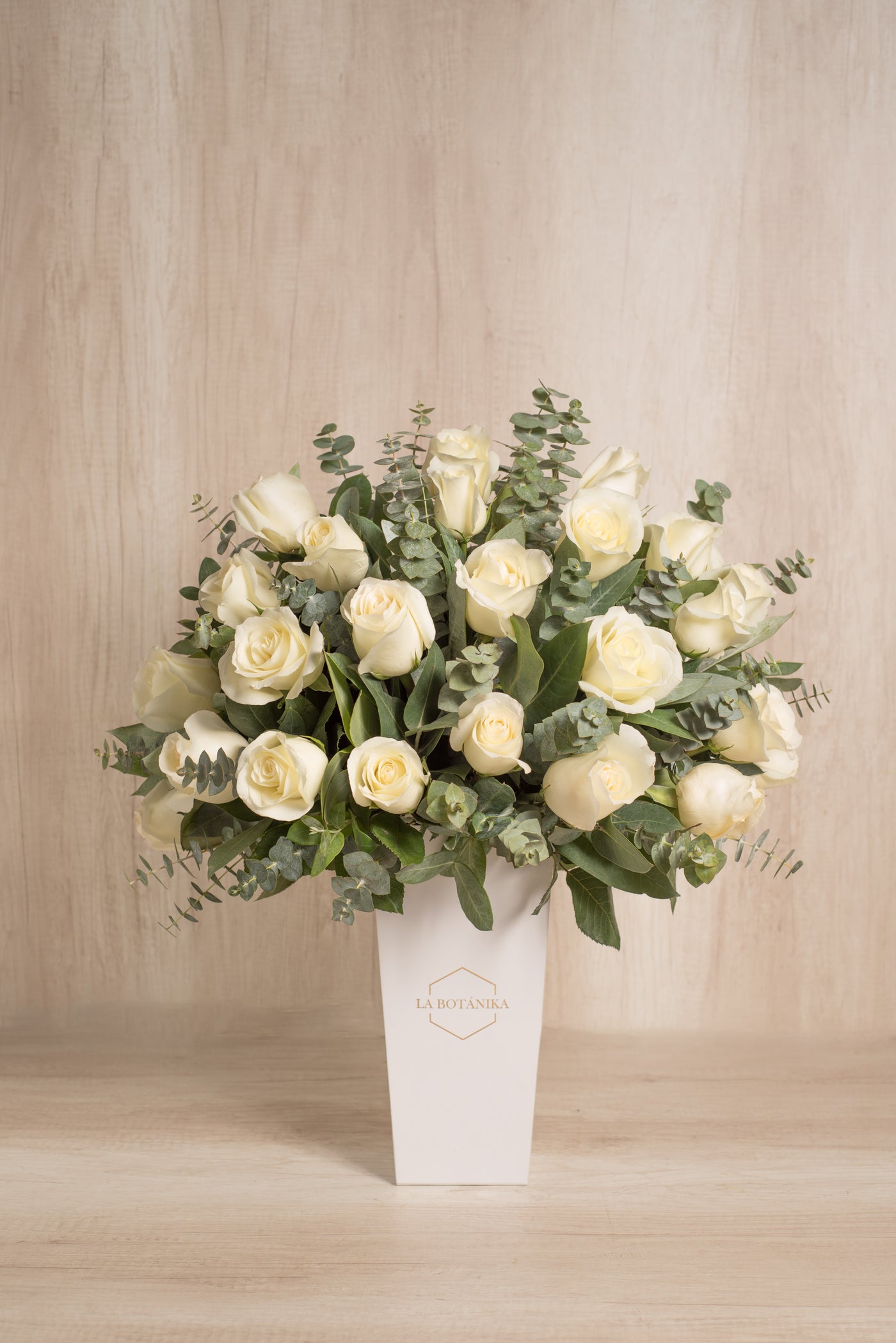 Tall Box 50 rosas blancas
