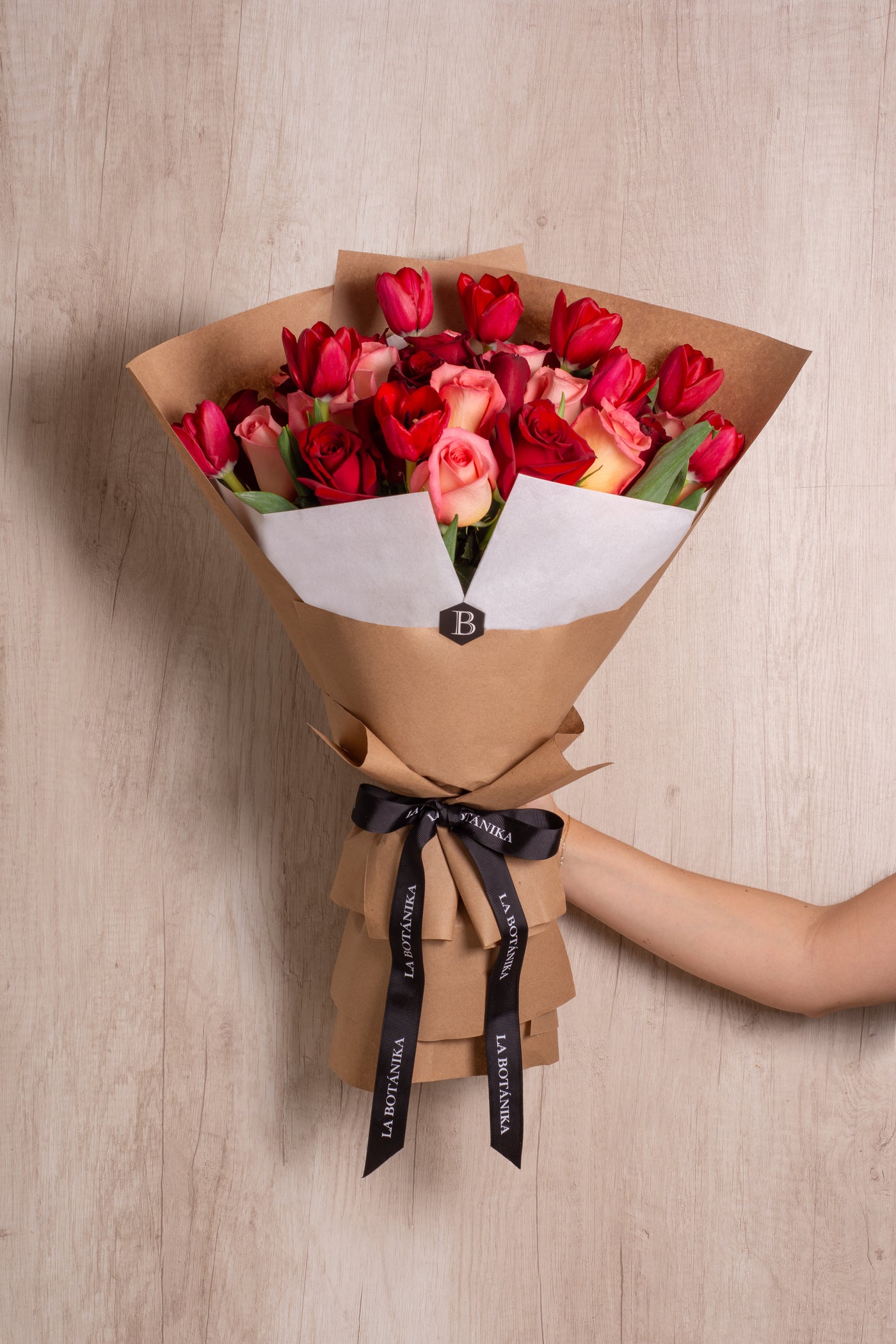 Ramo María rosas y tulipanes