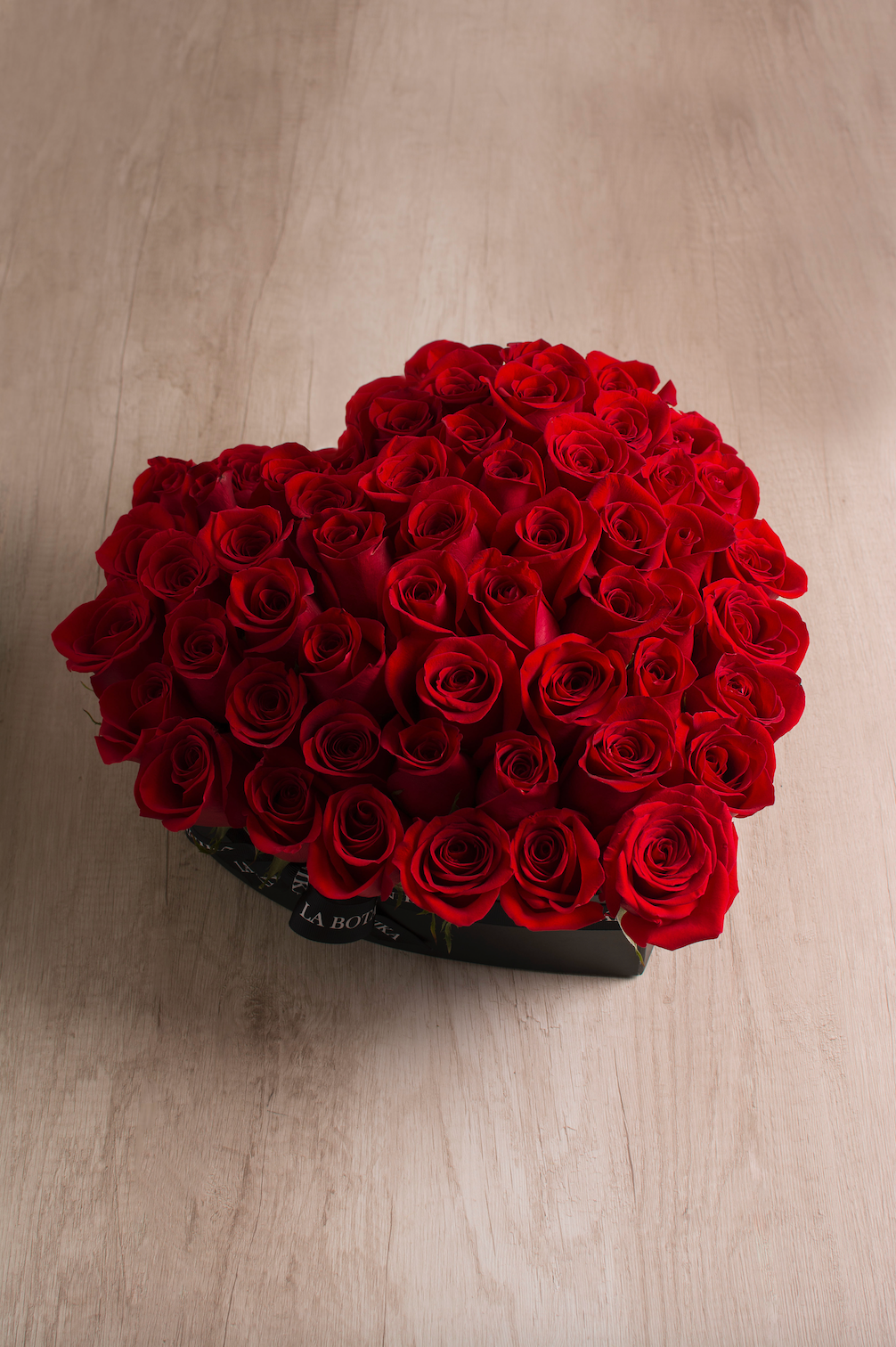 Heart Box Negro 60 rosas